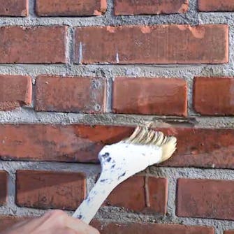 Pese sauma kostealla siveltimellä Pese sauma kostealla siveltimellä